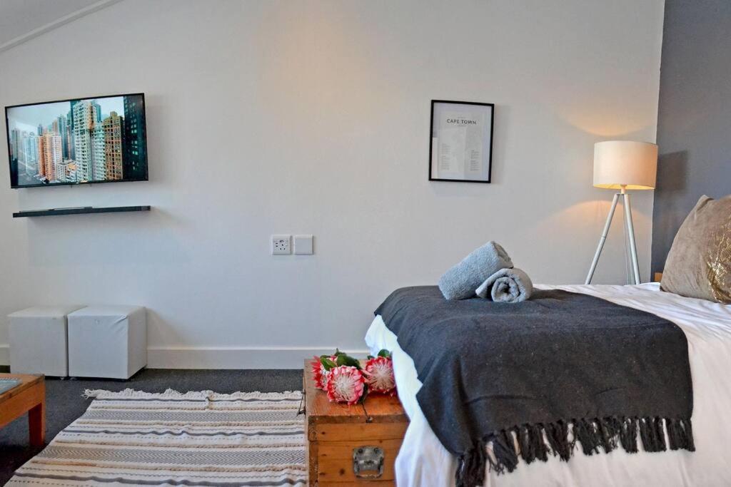 Central Modern Studio Apartment, Hermanus Waterfront Exterior foto
