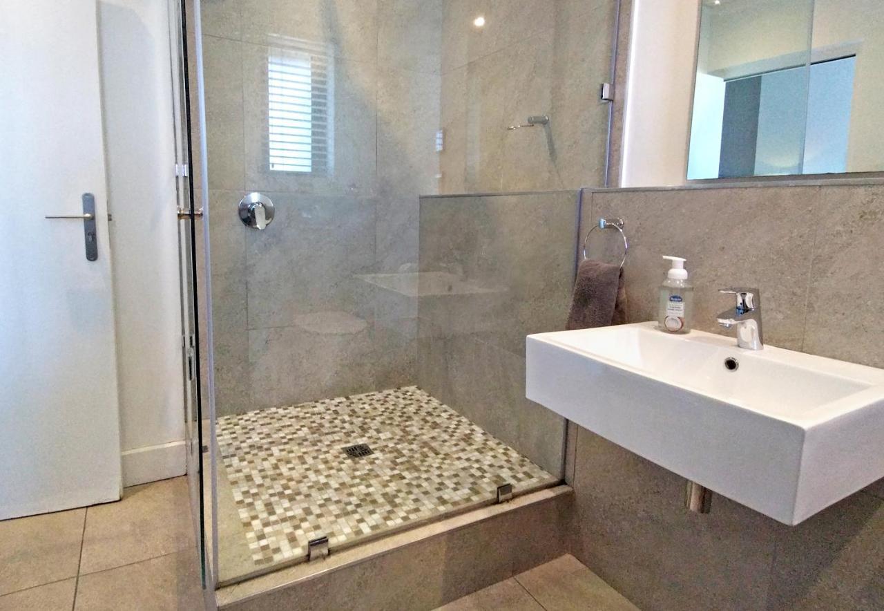 Central Modern Studio Apartment, Hermanus Waterfront Exterior foto